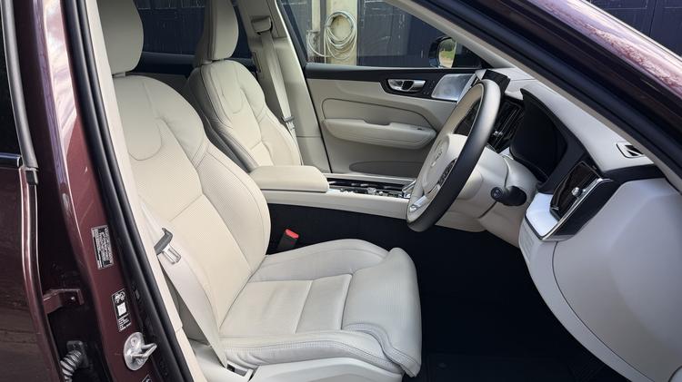 VOLVO XC60 ESTATE 2.0 T6 [350] PHEV Plus Dark 5dr AWD Geartronic